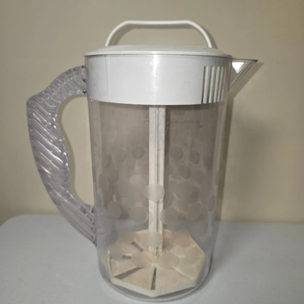 Pampered Chef Quick-Stir Pitcher 2 Qt Clear White Polka Dot 2272 Made in‎ USA